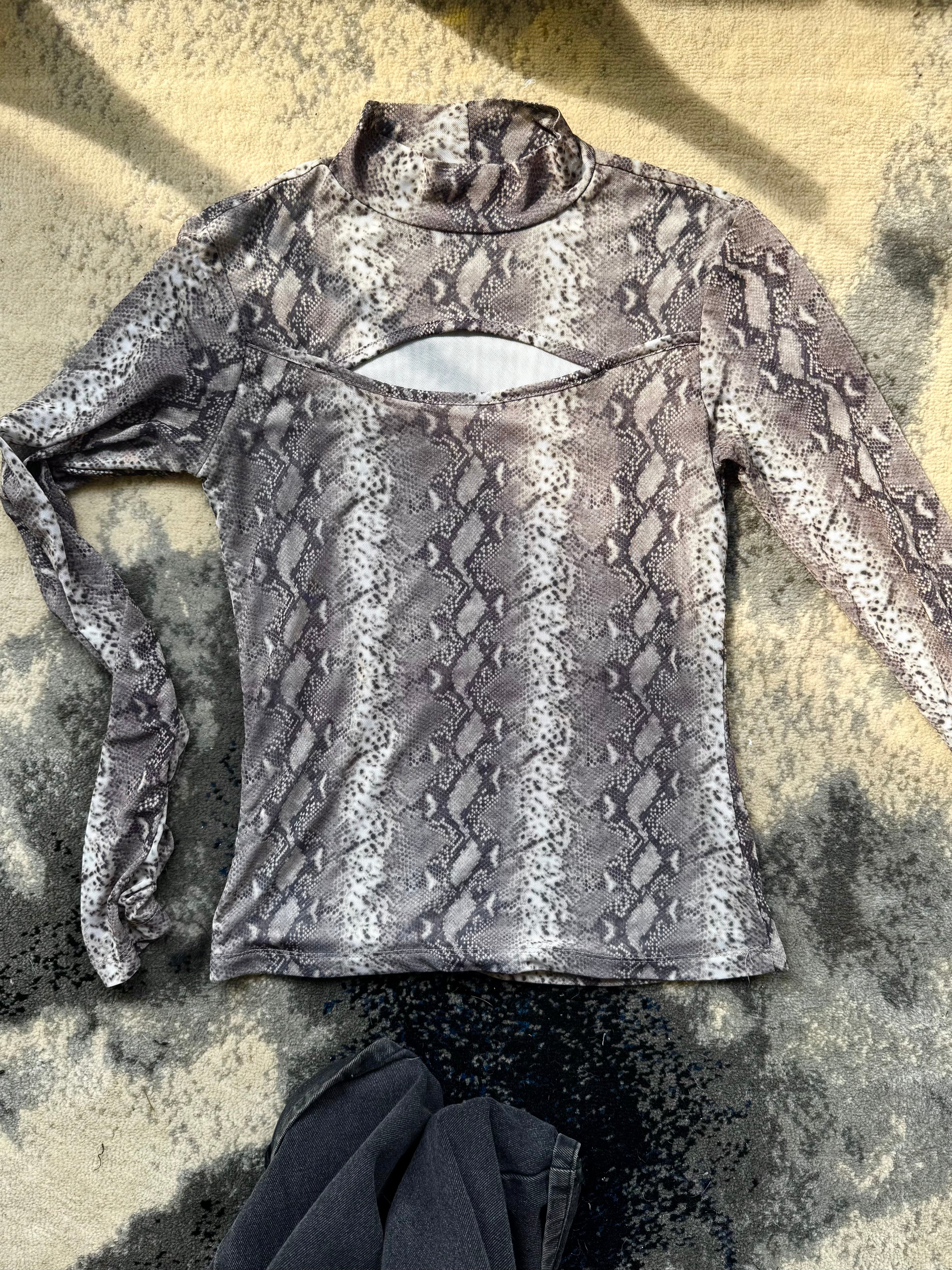 Snake top